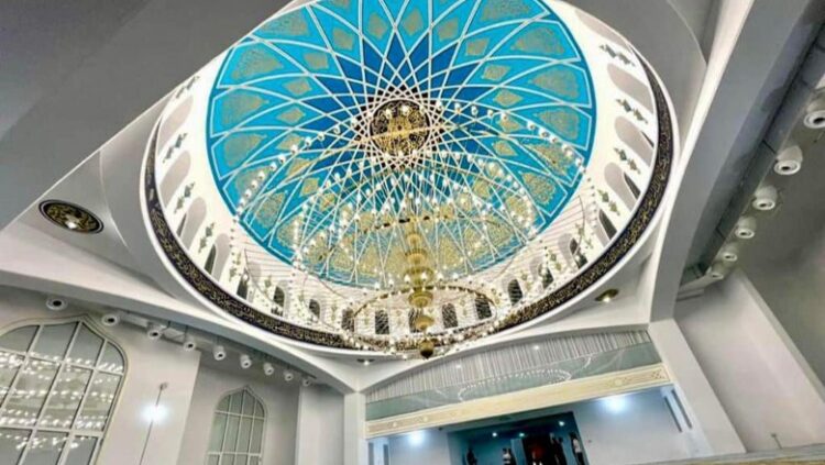 Kryeministri Edi Rama uron Fitër Bajramin me pamjet e xhamisë së re në Mullet