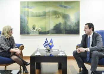 Kurti takohet me zyrtaren greke, kërkesë për njohjen e Kosovës