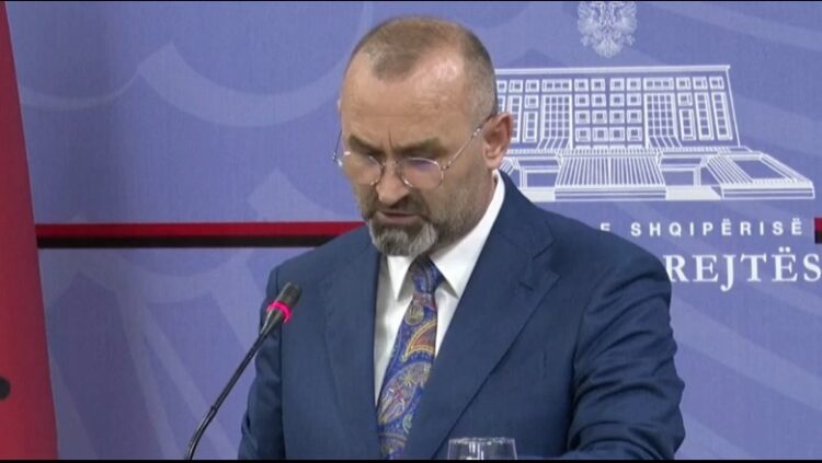 Manja kallëzon në SPAK drejtoreshën e Agjencinë e Trajtimit të Pronave, së bashku me zyrtarë të tjerë