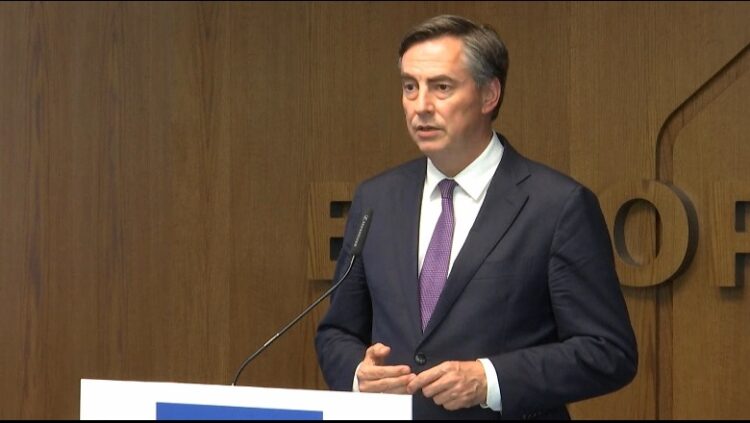 Arrestimi i Kokës dhe Tahirit, Mcallister: Zhvillime spektakolare, tregon se Shqipëria e ka marrë seriozisht luftën kundër korrupsionit