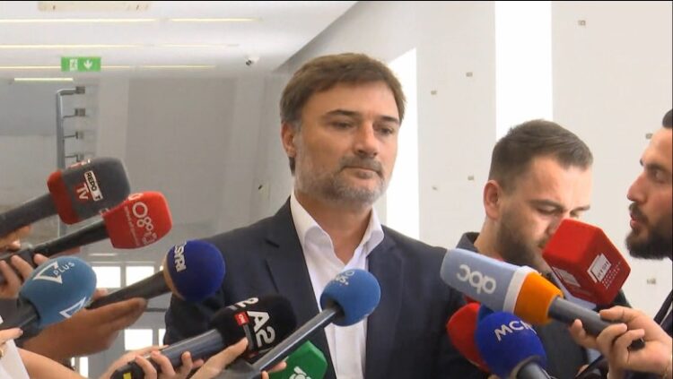 Alibeaj flet për Bylykbashin: Nuk vendos emra për provokime! Jam kryetar i PD sipas rregullave, s’kam nevojë të ma konfirmojë njeri