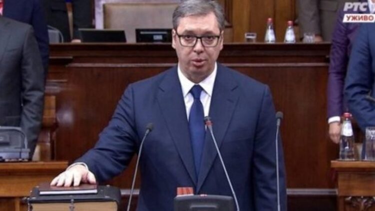 Vuçiç betohet si President: Do të bëj gjithë përpjekjet e mia që të ruaj Kosovën si pjesë të Serbisë