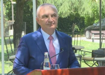 “700 mijë $ për një foto me presidentin e SHBA?”/Përgjigjet Meta