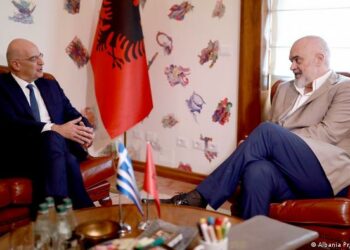 Analiza e DW/ Dendias kërcënon Shqipërinë nëse ngre çështjen çame