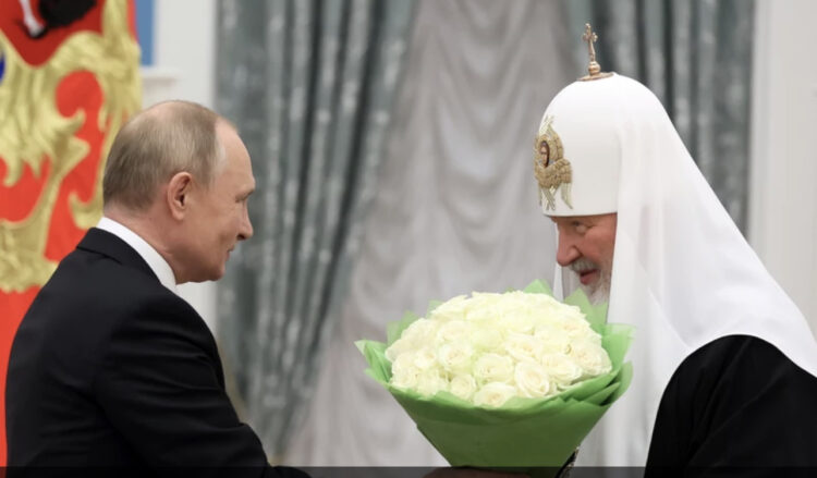 “Na vjen turp”, kishat ortodokse i kthejnë shpinën Moskës: Patriarku Kirill na tradhtoi