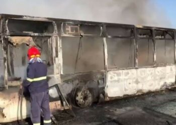 Shkrumbohet autobusi në Vlorë që transportonte punonjësit e fasonerisë