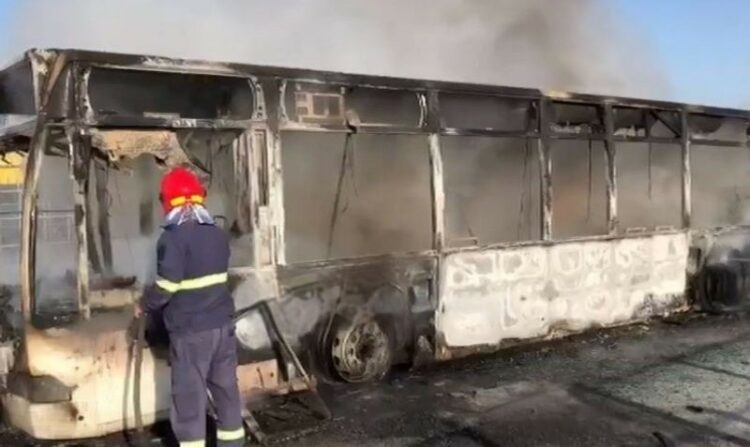 Shkrumbohet autobusi në Vlorë që transportonte punonjësit e fasonerisë