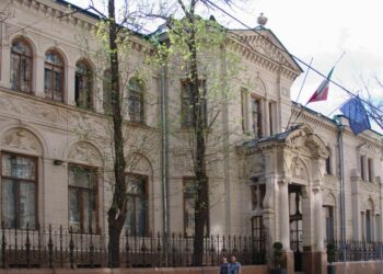 Moska thërret ambasadorët, do dëbojë 24 diplomatë italianë dhe 34 francezë