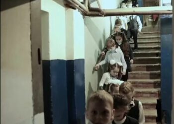 Zyrtari i OKB-së: Rusia ka rrëmbyer 230 mijë fëmijë ukrainas