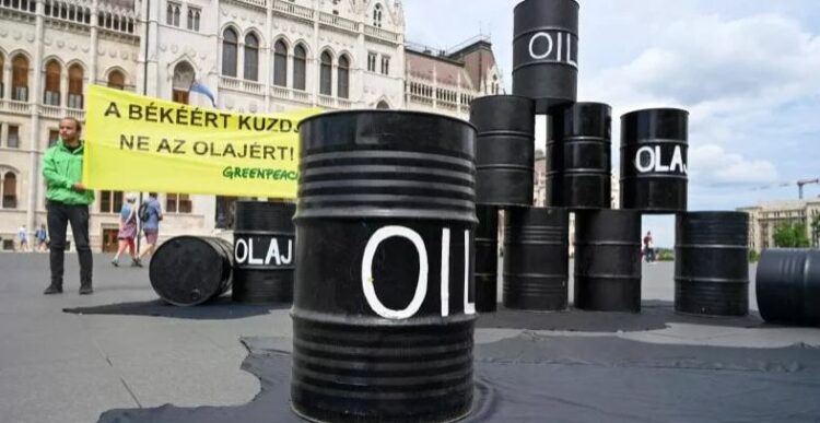 BE pranon të ndalojë shumicën e naftës ruse