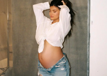 Kylie Jenner rrëfen sa kilogramë shtoi gjatë shtatzënisë dhe si po i heq tani