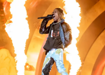 Travis Scott performon në publik për herë të parë që nga tragjedia e Astroworld