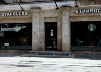 ‘Starbucks’ largohet nga Rusia pas 15-vjetësh
