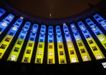 Ukraina pranon afër 530 milionë dollarë grante nga SHBA-ja dhe Britania