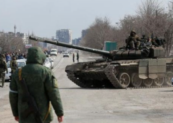 Foshnja dy muajshe merr pjesë në funeralin e babait në Ukrainë