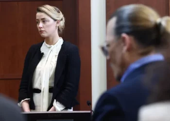 VIDEO- “Premtimi” që e detyron Johnny Depp të mos e shikojë në sy Amber Heard