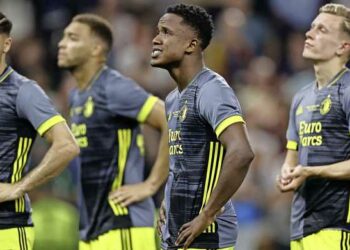 Mediat holandeze: Presioni dhe gabimet e arbitrave i kushtuan fitoren Fejnordit