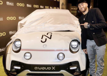 Sulmuesi Neymar tregon makinën e tij të re elektrike të personalizuar…