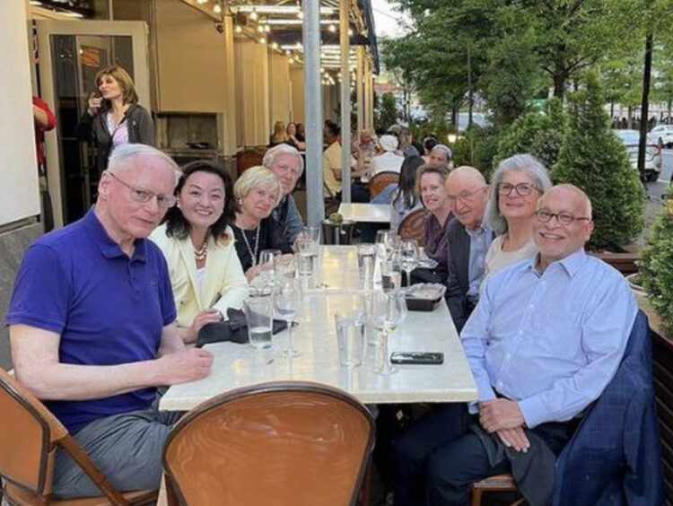 Yuri Kim mbledh në një tryezë ish-ambasadorët amerikanë në Shqipëri ndër vite