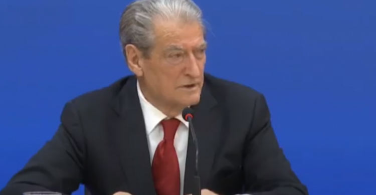 Bardhi reagon pas deklaratave të Berishës: Po e fut PD-në në rrugë pa krye duke e izoluar ndërkombëtarisht