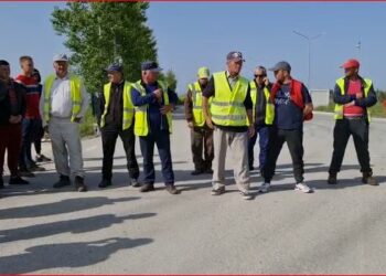 Punëtorët e incineratorit të Fierit në protestë për rrogat