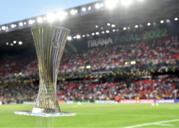 Nis finalja e Conference League, natë e madhe në Air Albania, Roma dhe Feyenoord në kërkim të trofeut