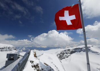 Zviceranët para një zgjedhje të vështirë – a do t’i dorëzohen ata Perëndimit?