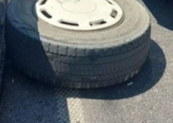 Tjetër incident me autobusët/ I shkëputet goma në mes të kryqëzimit te “21 dhjetori”