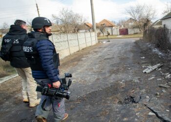 Komiteti Pulitzer nderon gazetarët ukrainas