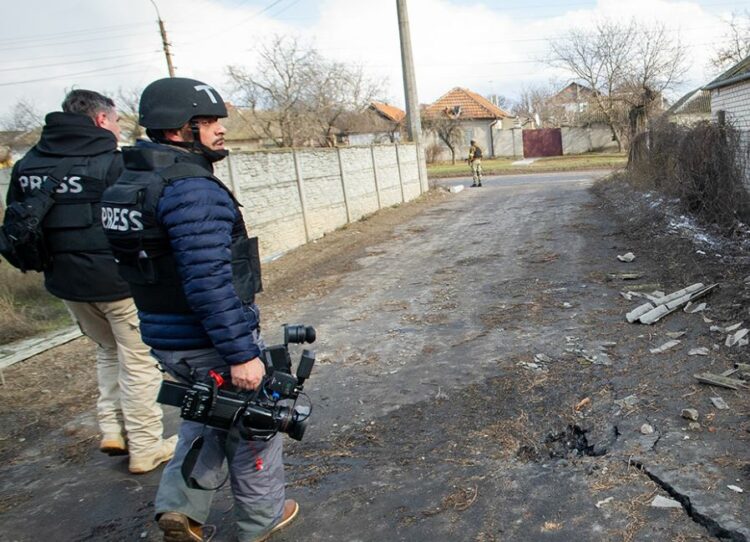 Komiteti Pulitzer nderon gazetarët ukrainas