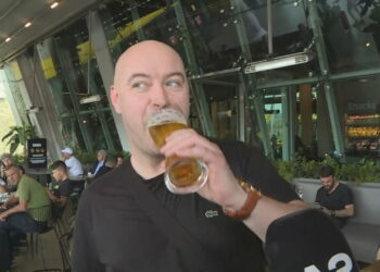 Tifozët holandezë i japin notën birrës shqiptare