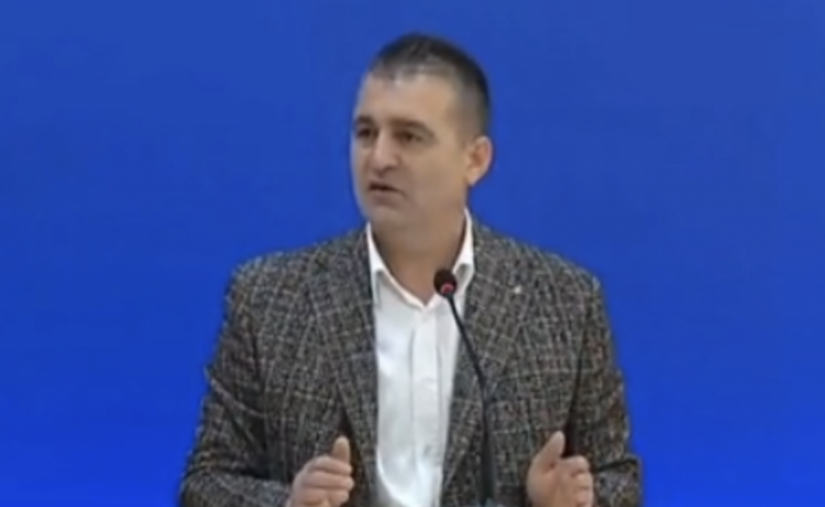 Ibsen Elezi sulmon Berishën për garën e kryetarit të PD: Po përpiqen të shkatërrojnë procesin