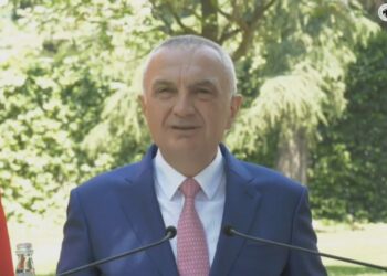 “Pjesë e skenarit dhe djegia e mandateve”/ Meta: 17 maji, dita me e erret e pluralizmit politik!