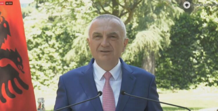 “Pjesë e skenarit dhe djegia e mandateve”/ Meta: 17 maji, dita me e erret e pluralizmit politik!