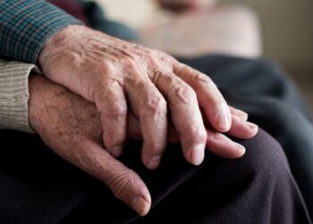 COVID-19 uli jetëgjatësinë në Europë