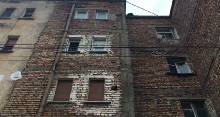 Horrori në Korçë/ U gjet i pajetë në valixhe, del ekspertiza: Fëmija kishte lindur i gjallë