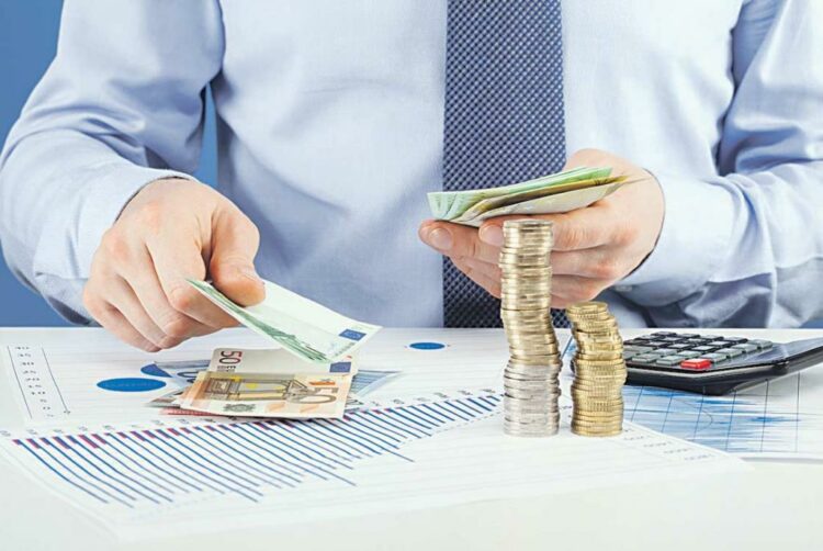 Raporti i kredive me probleme jashtë vendit ra në 0.3% vitin e kaluar