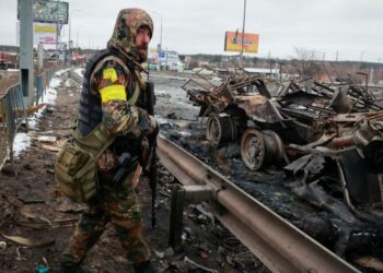 Mbretëria e Bashkuar: Rusia po rrit operacionet ushtarake në Donbas
