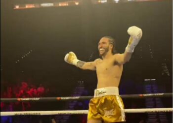 “Po ringjall gjyshin”, nipi i Muhammad Ali hedh kundërshtarin shkëlqen në ring