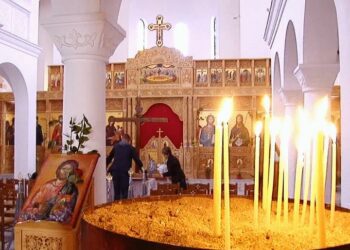 Sondazhi/ Më shumë se gjysma e shqiptarëve nuk shkojnë në kisha apo xhami