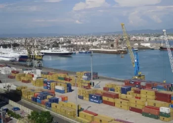 E fshehur në një anije me qymyr që vinte nga Kolumbia, sekuestrohet mbi 50 kg kokainë në Durrës