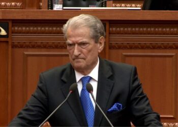 Deputetët e PD kërkojnë dënimin e masakrës së Srebrenicës, Berisha: Vuçiç një Putin i vogël! Arkitekt i gjenocidit të boshnjakëve