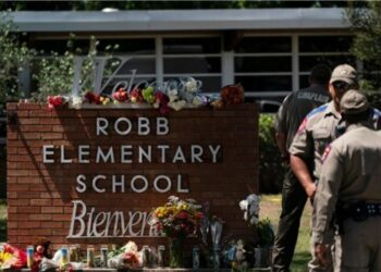 Sulmuesi i Teksasit dërgoi mesazhe në internet pak para sulmit