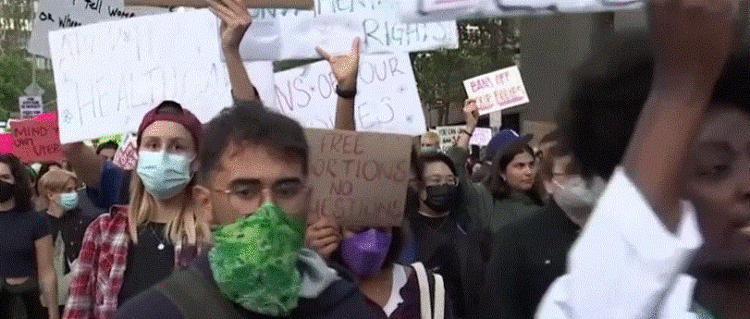 Gjykata e lartë pritet të shpallë të paligjshëm abortin, protesta në SHBA