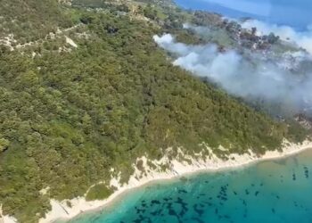 Zjarri në ishullin e Sazanit, Ministria e Mbrojtjes: 122 trupa të Forcave të Armatosura po punojnë për ndërprerjen e flakëve