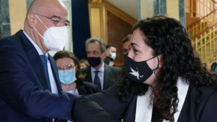 Dendias sot vizitë zyrtare në Kosovë, takim me Presidenten Osmani