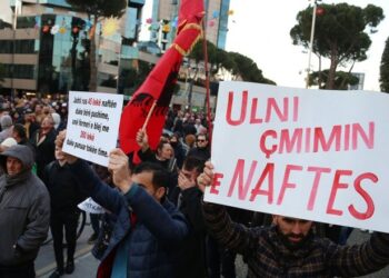 Çmimi i naftës 258 lekë për litër, qytetarët paralajmërojnë protestë: Në orën 12:00 fikni makinat