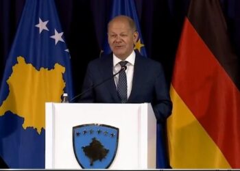 Scholz në Prishtinë: Marrëveshja me Serbinë duhet të zgjidhë edhe njohjen e Kosovës