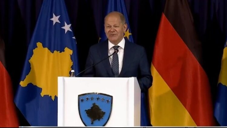 Scholz në Prishtinë: Marrëveshja me Serbinë duhet të zgjidhë edhe njohjen e Kosovës