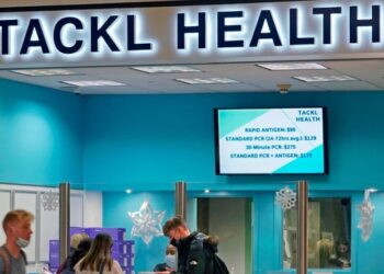 SHBA heq kërkesat e testit COVID-19 për udhëtimet ndërkombëtare